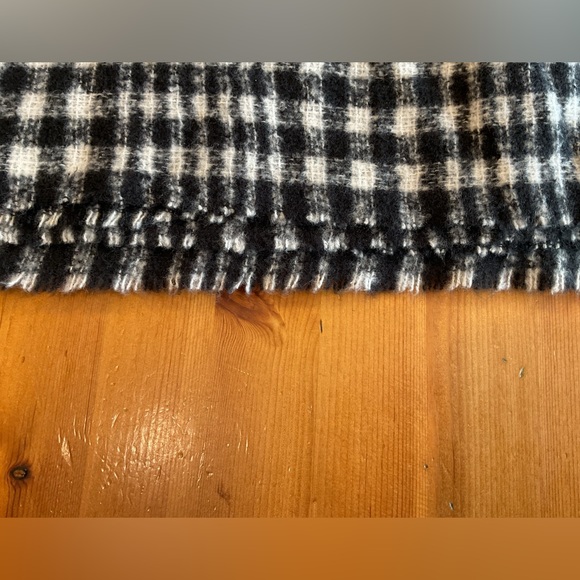 BLACK & WHITE PLAID SCARF HUGE PASHMINA OLD NAVY NWT - Picture 4 of 6
